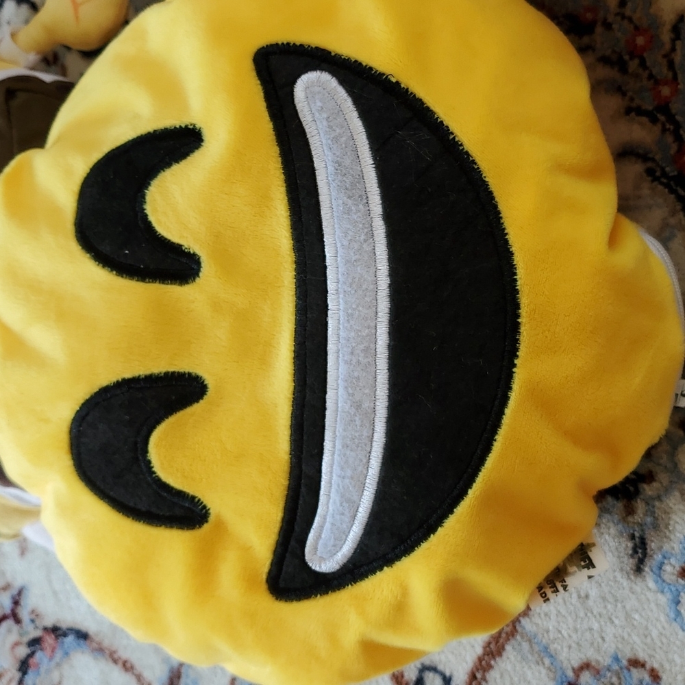 stuffed animal emoji smilly face